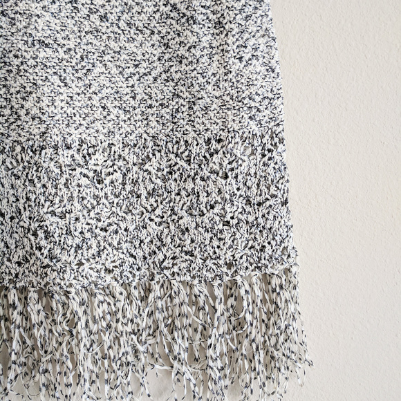 WHBM MARLED FRINGE SLEEVELESS SWEATER - Picture 7 of 8